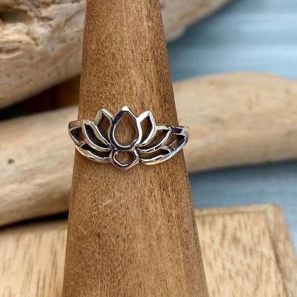 Sterling Silver Lotus Flower Toe Ring Midi Ring - Picture 5 of 5